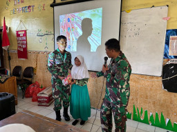 Satgas TMMD ke-120 Tanamkan Wawasan Kebangsaan dan Bela Negara Anak-anak SD Penambangan