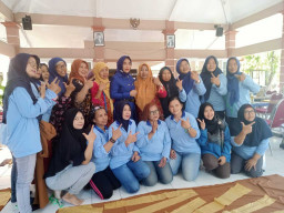 Mimik Idayana Sidak Langsung Pelatihan Jahit bagi Emak-emak Ojol