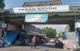 Ratusan Pedagang Pasar Sayur di Magetan Tolak Kenaikan Retribusi Baru