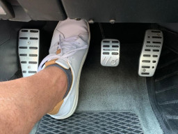 Kunci Berkendara Hemat BBM, Hindari ‘Stop and Go’ Mendadak