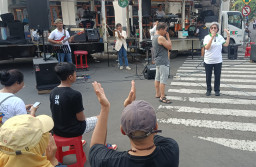 Baca juga : Hibur Warga Kota Surabaya, Indah Kurnia Gelar Bersama SPJ Jazz'no Tunjungan Saat Car Free Day