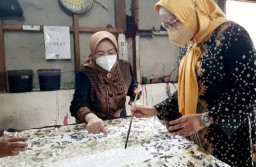 Kemenperin Bantu IKM Jadi Produsen Seragam Haji