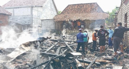 Ditinggal ke Sawah, 4 Rumah Warga di Lamongan Terbakar