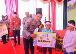 10 Anak Petani di Sidoarjo Dapat Beasiswa