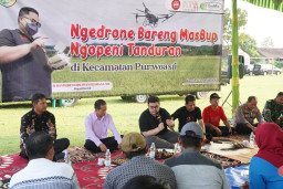 Tarik Minat Petani Milenial, Mas Dhito Beri Bantuan 5 Drone