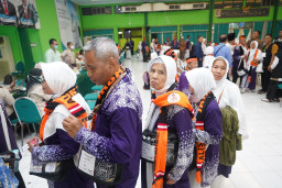 Siap Berangkat ke Bandara Juanda, Jemaah Haji Mendadak Sakit di Bus