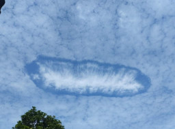 Viral Penampakan Berlubang di Langit Jember, Warganet: Akan Ada Bencana Besar?