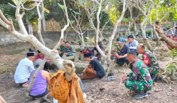 Kepedulian Sosial Satgas TMMD ke-120, Takziah di Rumah Warga Desa Penambangan
