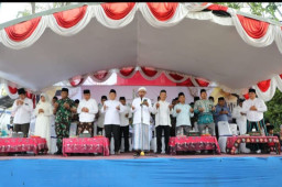 Pemberangkatan 553 CJH Kabupaten Sampang Diwarnai Tangis