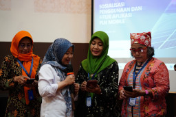 Pelatihan Bank Sampah, PLN UIT JBM Gencarkan Kemudahan Akses Aplikasi Pada Mitra Binaan