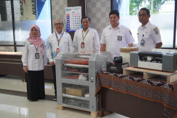 Tingkatkan Daya Saing UMKM, Bank Jatim Berikan Bantuan Peralatan Kemasan Produk
