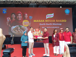 Royco Gelar Makan Besar 1500 Porsi Bakso di Balai Kota Surabaya