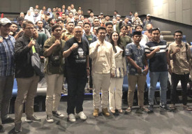 KAHMI Jatim Nobar Lafran Pane Bareng Emil Dardak dan Arumi