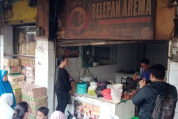 Penggilingan Daging di Pasar Besar Kota Malang Diburu Konsumen