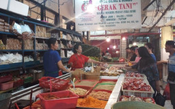 Sentra Bumbu Giling di Pasar Kediri Banjir Pesanan, Omzet Naik 4 Kali Lipat