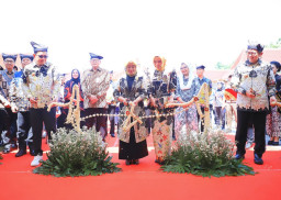 Pj Gubernur Adhy Dorong Batik Jatim Mendunia dan Dongkrak Ekonomi Masyarakat