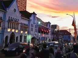 Dishub Surabaya Tertibkan Juru Parkir Liar di Area Kota Lama