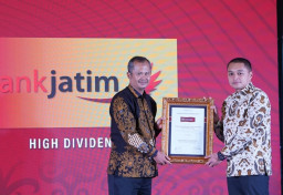Konsisten Bagikan Dividen, BJTM Sabet Penghargaan High Dividen dari Indeks52