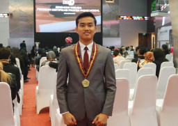 OJK Bekukan Sementara Dua Izin Ahmad Rafif Raya