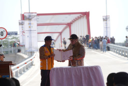Resmi Dibuka, Mas Dhito Ajak Masyarakat Rawat Jembatan Jongbiru