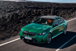 BMW M5 Bermesin Hybrid Makin Ganas Dibanderol Rp 1,78 Miliar