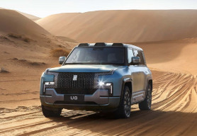 BYD  Yangwang U8, Berteknologi e4 yang Bisa Berputar 359 Derajat