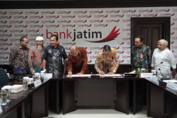 Bank Jatim dan PW Muhammadiyah Jawa Timur Lakukan Penandatanganan MoU