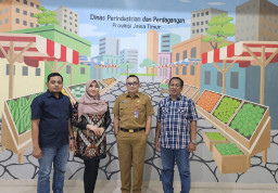 Kadisperindag dan Lia Istifhama Bahas Green Industry di Jatim