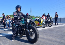 Jajali Jalan Tol di IKN, Jokowi Pakai Motor Custom Kawasaki W175