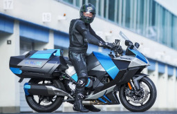 Komitmen Ramah Lingkungan, Kawasaki Sukses Uji Coba Motor Hidrogen