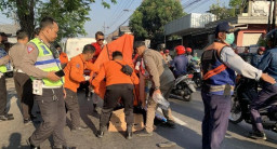 Pemotor Tewas Tertabrak Truk, Pengemudi Kabur