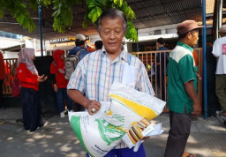 Tingkatkan Ketahanan Pangan, Pemkab Malang Salurkan Bantuan Beras