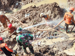 Tepat Delapan Hari Pencarian, Gunawan Korban Tanah Longsor Berhasil Ditemukan