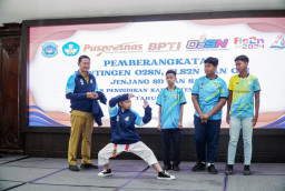 61 Atlet Kejurprov Tingkat SD dan SMP Lamongan Diberangkatkan