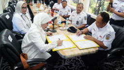 Diatas Laju Kereta Api, KAI Tandatangani Kerja Sama dengan Kejaksaan Tinggi Jatim