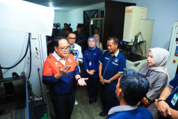 Tinjau Dua UPT Disperindag Jatim, Pj Gubernur Adhy Pastikan Layanan Prima bagi Masyarakat