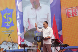 Wali Kota Surabaya Tegaskan Pentingnya Evaluasi Berkala Bagi Penerima Beasiswa Pemuda Tangguh