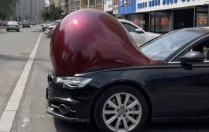 Heboh! Penampakan Mobil ‘Hamil’ di Kap Mesin, Gegara Panas Ekstrem