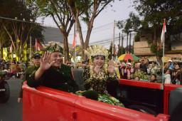 Menparekraf RI Apresiasi Karnaval Shining Jayandaru Jadi Wisata Ribuan Warga