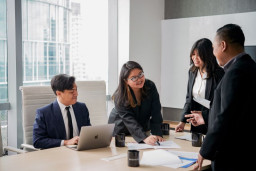 Emerhub Lancarkan Arus Investasi Luar Negeri melalui Pendampingan Pendirian Badan Usaha