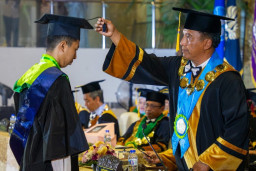 Wisudawan TI UNESA Toreh Prestasi, Lulus Tanpa Skripsi dengan IPK 3,89