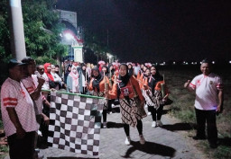 Peringati HUT RI ke-79, Emak-Emak Desa Kenongo Ramaikan Lomba Musik Klutuk