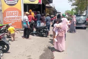 Gila...!!! Hanya 15 Ribu, Makan Bakso Sak Waregmu