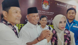 H. Subandi - Hj Mimik Idayana Resmi Daftarkan Diri Ke KPU Sidoarjo