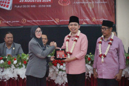 Daftar ke KPU Jember Pakai Sepeda Listrik, Gus Fawait Diikuti Puluhan Ribu Pendukung