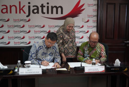 Teken Kerja Sama Dengan PT Petrokimia Gresik, Bank Jatim Dukung Proyek Phonska V