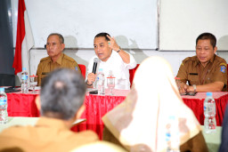 Kumpulkan Kepala SD-SMP Negeri, Wali Kota Eri Tegas Larang Pungutan Dalam Bentuk Apapun