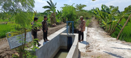 Tingkatkan Hasil Panen, Pemdes Sekargadung Bangun Dam Pintu Air