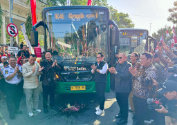 Pj Gubernur Adhy Launching Bus Trans Jatim Koridor IV