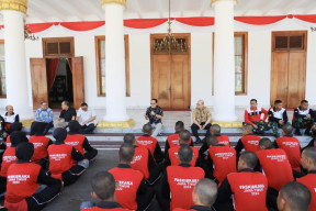 Pacu Semangat Paskibraka Jatim 2024, Pj Gubernur Adhy Dorong Fokus Berlatih dan Tampilkan Terbaik